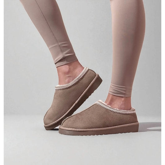 Women’s Wide-Fit Fur-Lined Anti-Slip Outdoor Slippers