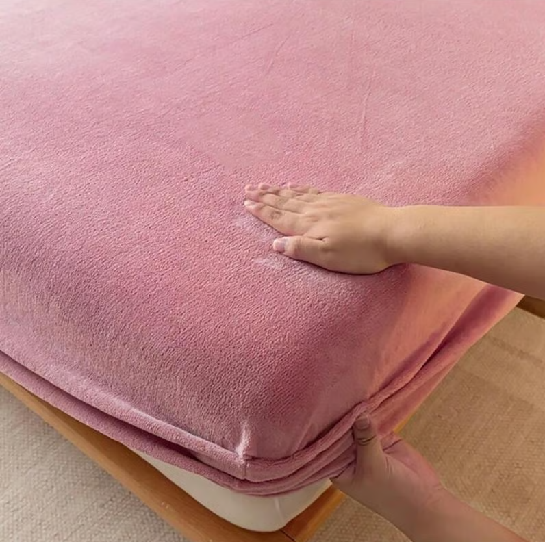 Milk Velvet Fleece Bedding Set with Fitted Sheet and 2 Pillowcases