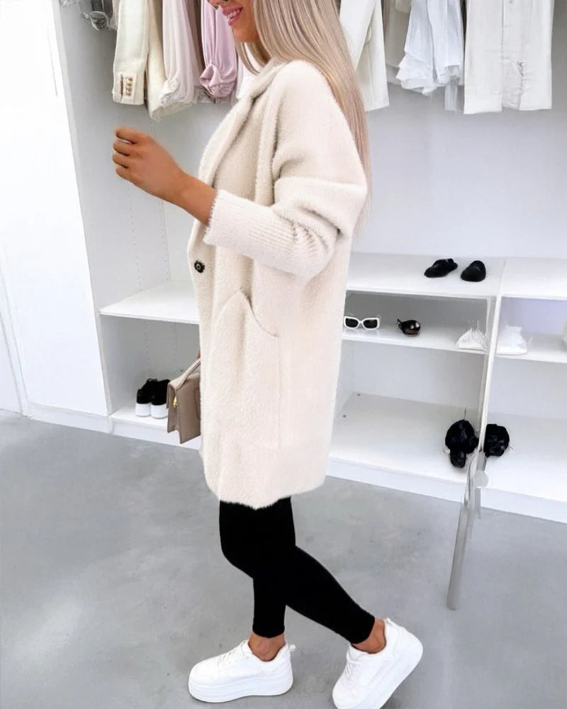Women's Casual coat with a collar, long sleeves, button closure and pockets