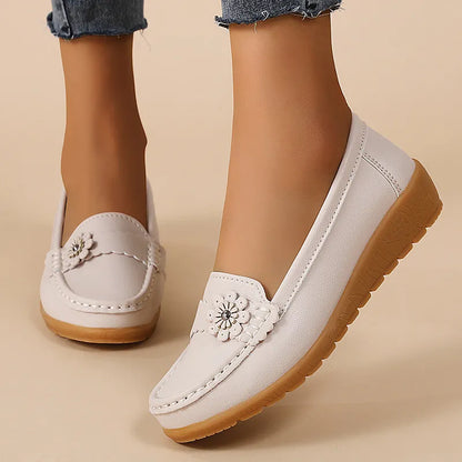 Women's soft sole comfortable leather-look shoes