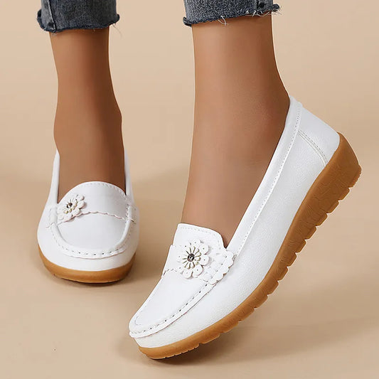 Women's soft sole comfortable leather-look shoes
