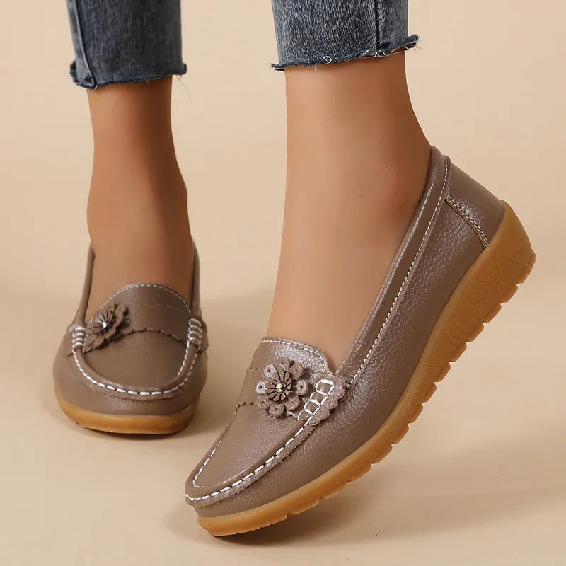 Women's soft sole comfortable leather-look shoes