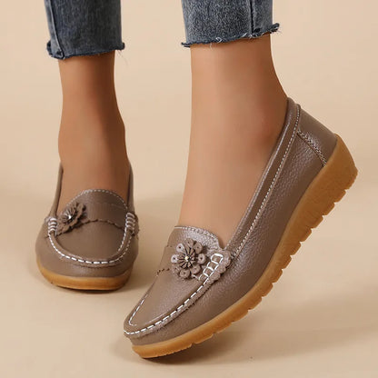 Women's soft sole comfortable leather-look shoes