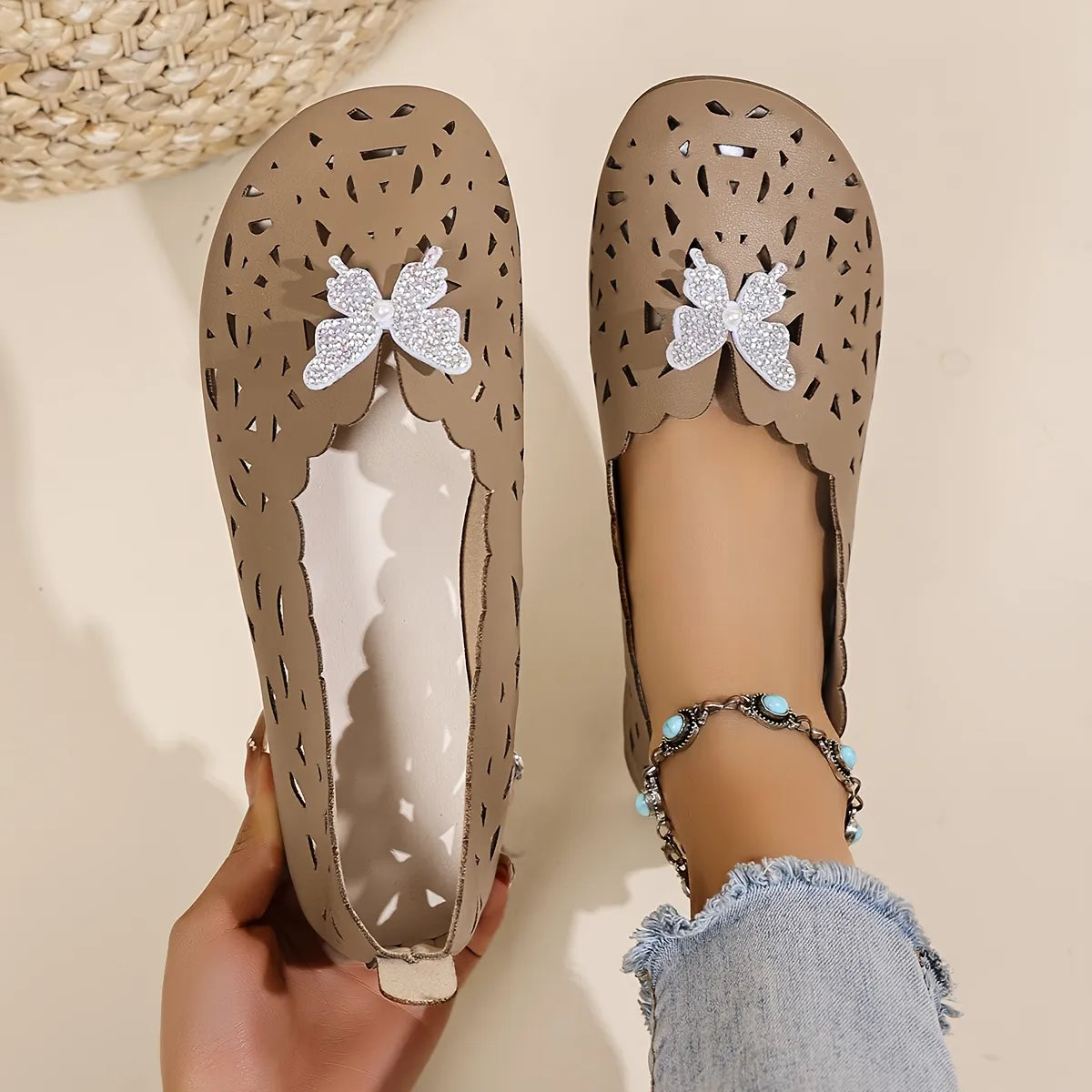 Ladies’ Supportive All-Season Leather Flats