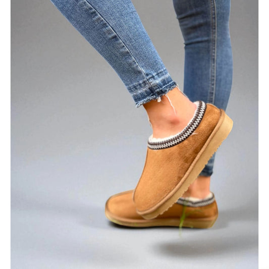 Women’s Wide-Fit Fur-Lined Anti-Slip Outdoor Slippers