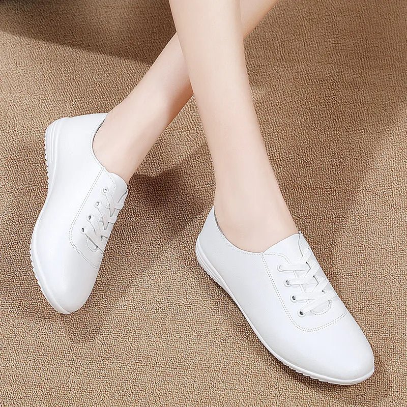 Black and White Small Leather-Look Versatile Sports Shoes with Soft Sole