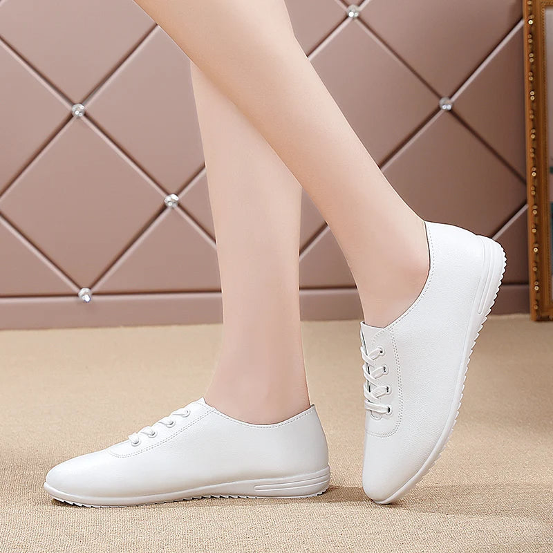 Black and White Small Leather-Look Versatile Sports Shoes with Soft Sole