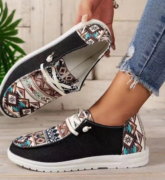 Women's Casual Shoes with Ethnic Pattern in Canvas