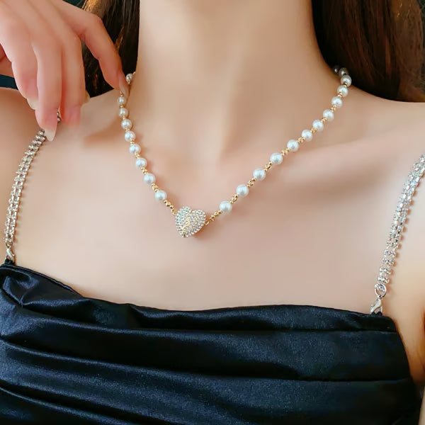 Women's Magnetic Heart Pearl Style Necklace