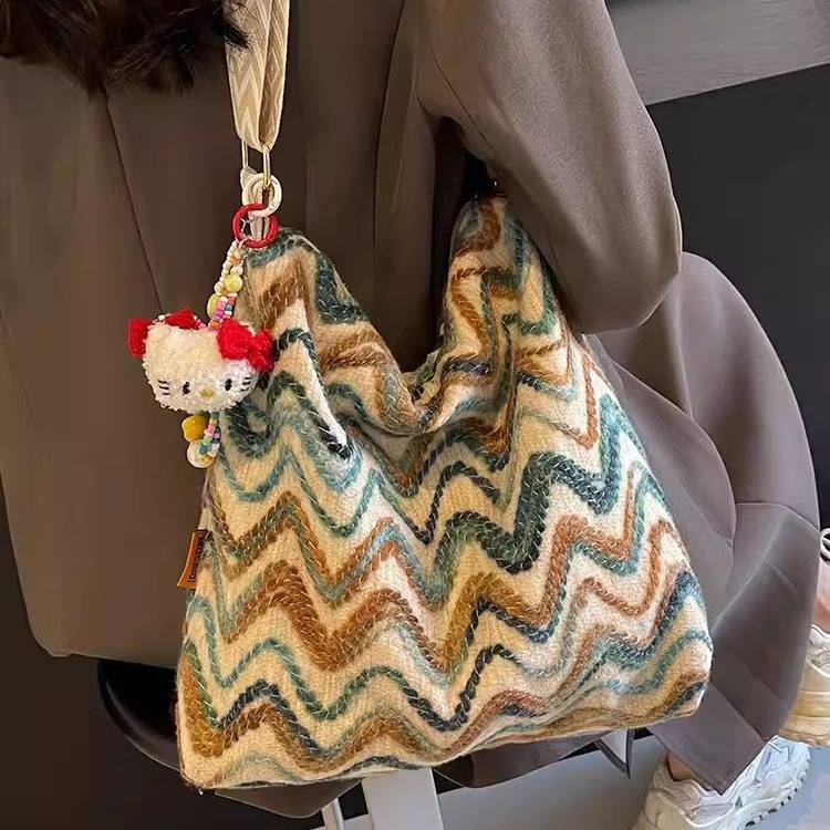 Women’s Embroidered Zigzag Large Capacity Commuter Tote
