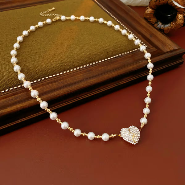 Women's Magnetic Heart Pearl Style Necklace