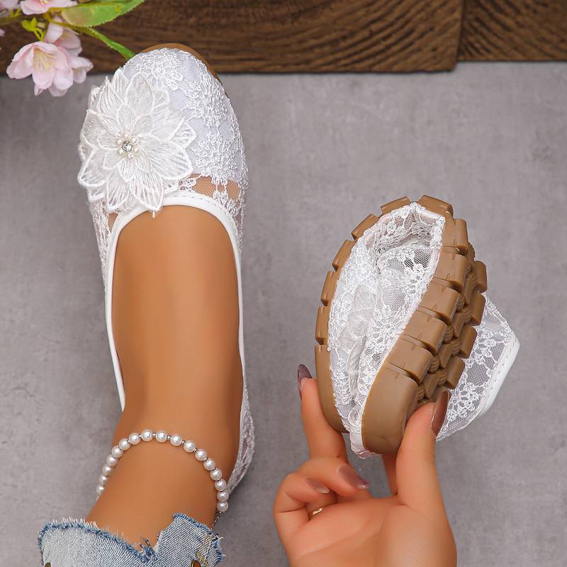 Women’s Vintage Lace Cut-Out Floral Embellished Ballet Flats
