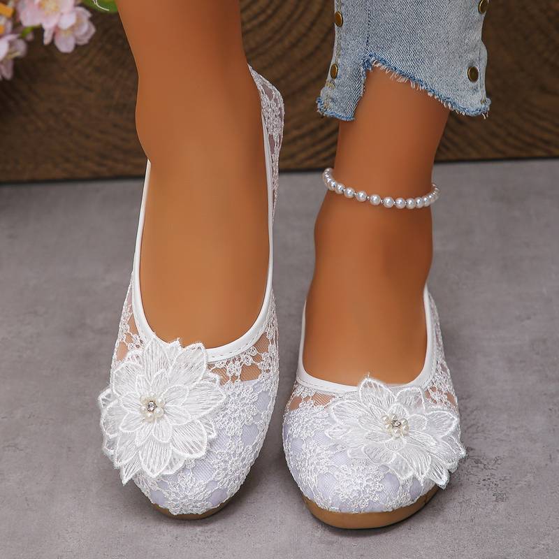 Women’s Vintage Lace Cut-Out Floral Embellished Ballet Flats