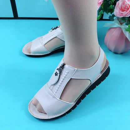 Flat Sandals in Soft and Comfortable Leather-Look Material