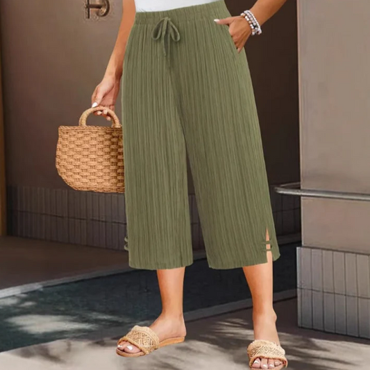 Women’s Ribbed Wide-Leg Capri Trousers with Pockets