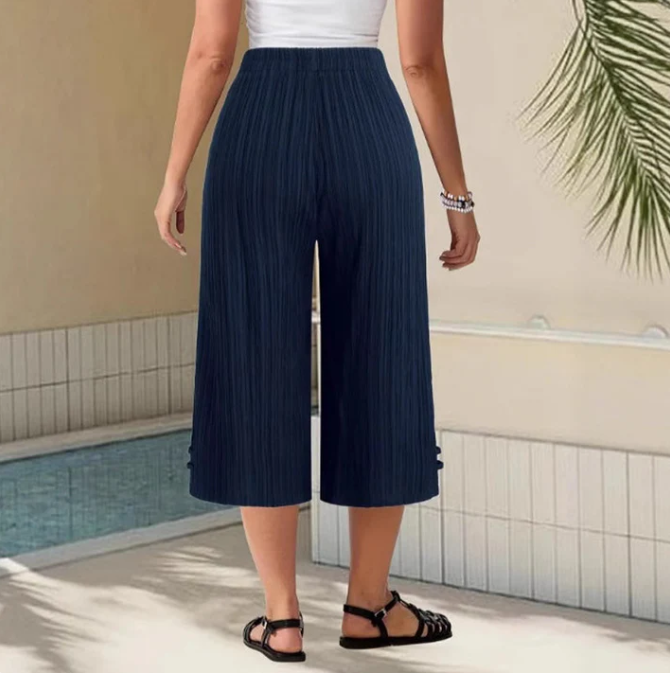 Women’s Ribbed Wide-Leg Capri Trousers with Pockets