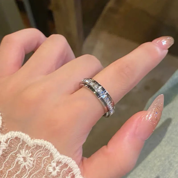 Women’s Stainless Steel Rotating Spinner Ring