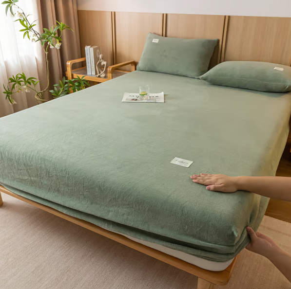 Milk Velvet Fleece Bedding Set with Fitted Sheet and 2 Pillowcases