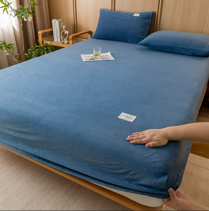 Milk Velvet Fleece Bedding Set with Fitted Sheet and 2 Pillowcases