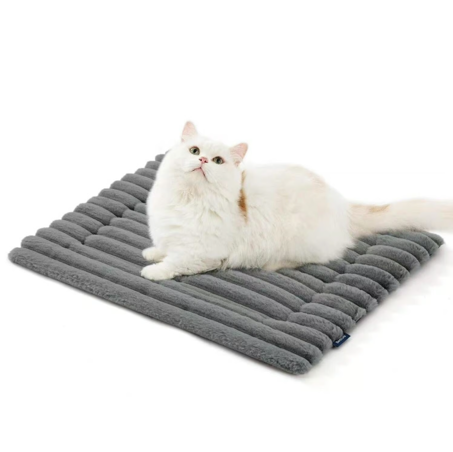 Self-Warming Thermal Pet Bed Mat with Heat-Reflective Core