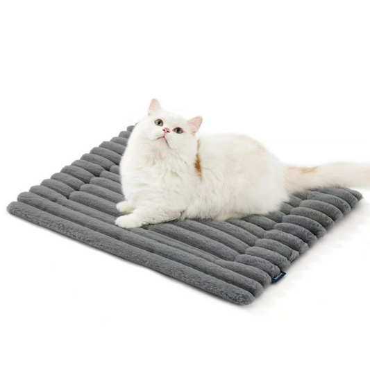 Self-Warming Thermal Pet Bed Mat with Heat-Reflective Core