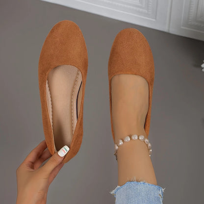 Minimalist Slip-On Flats – Lightweight & Comfortable