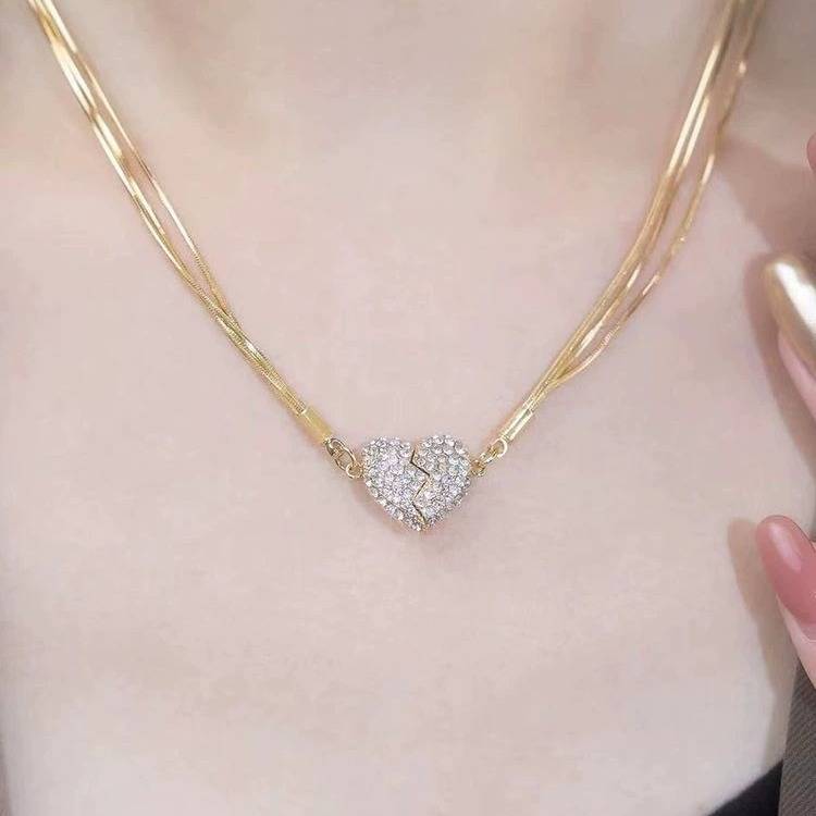 Women’s Magnetic Heart Pendant Clavicle Necklace