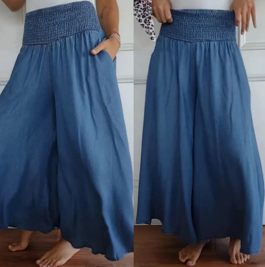Women's fashionable wide-legged jeans with a high waist and pockets