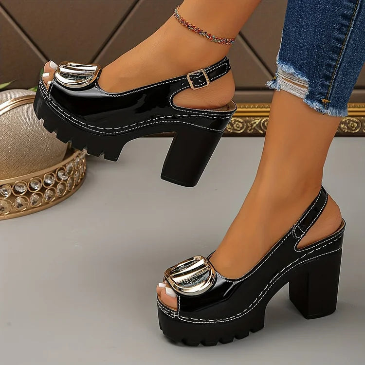 Women’s Vintage Buckle Low Heel Pumps