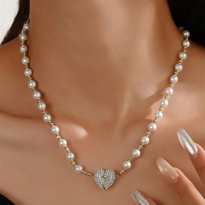 Women's Magnetic Heart Pearl Style Necklace