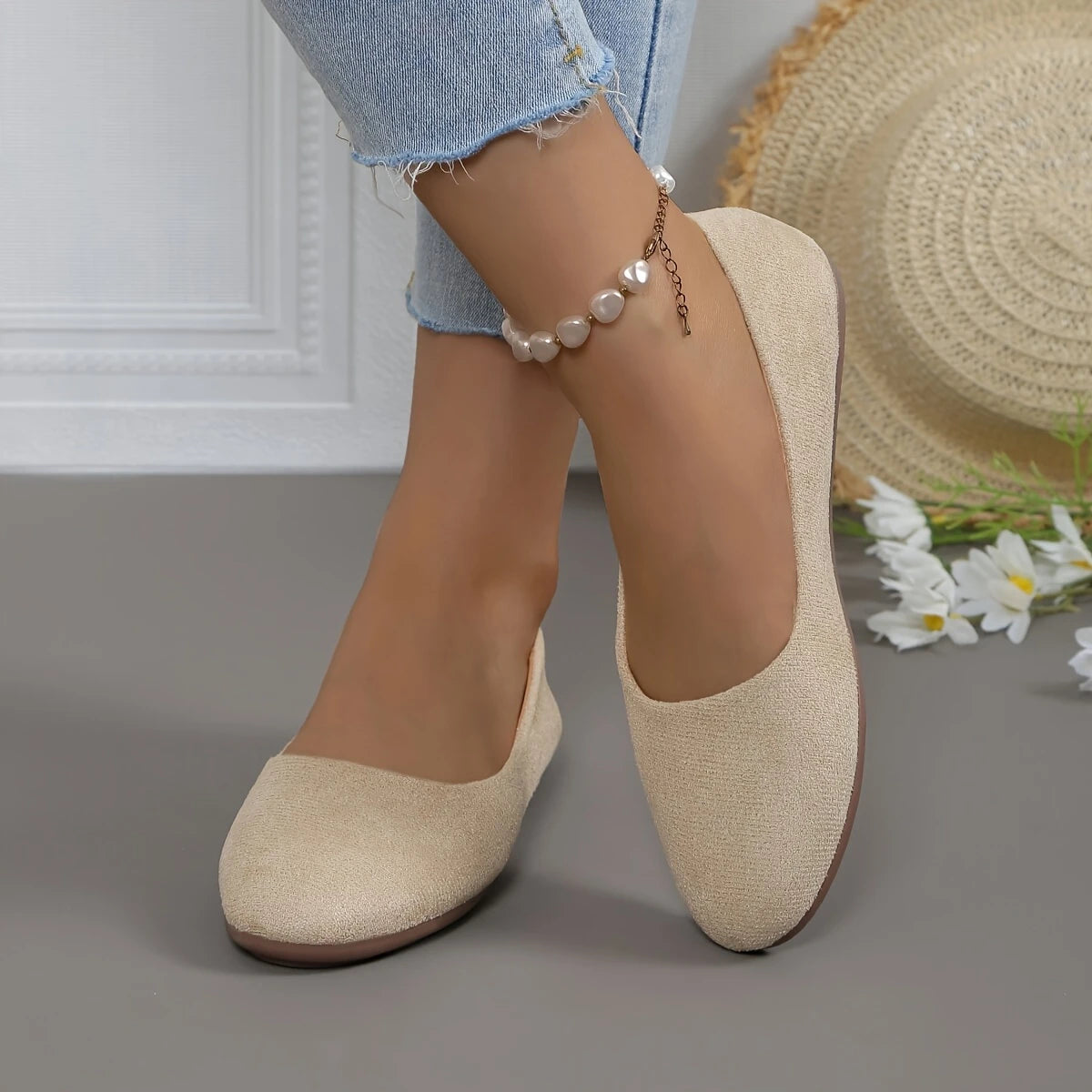 Minimalist Slip-On Flats – Lightweight & Comfortable