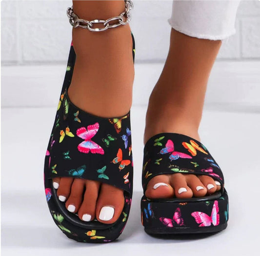 Odor-free, sweat-absorbing platform slippers