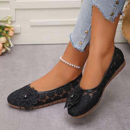 Women’s Vintage Lace Cut-Out Floral Embellished Ballet Flats