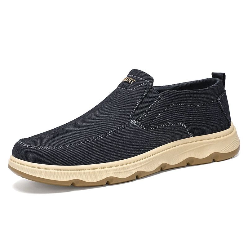 Casual, easy-to-wear men's shoes