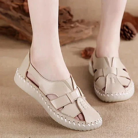 Women's flat sandals in soft natural leather-look