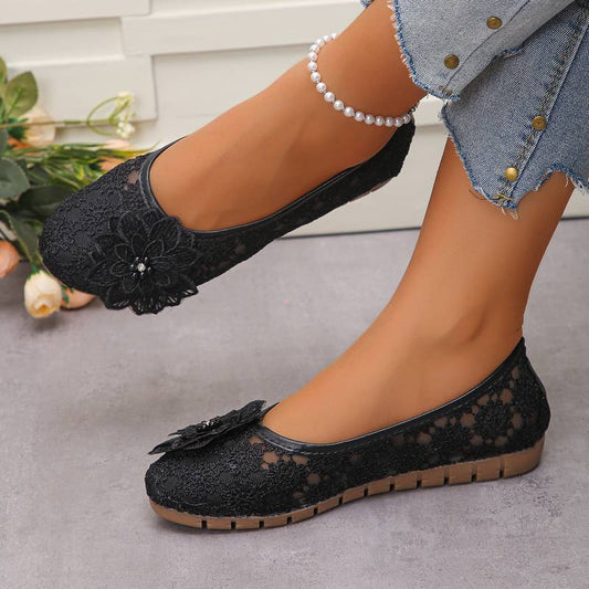 Women’s Vintage Lace Cut-Out Floral Embellished Ballet Flats