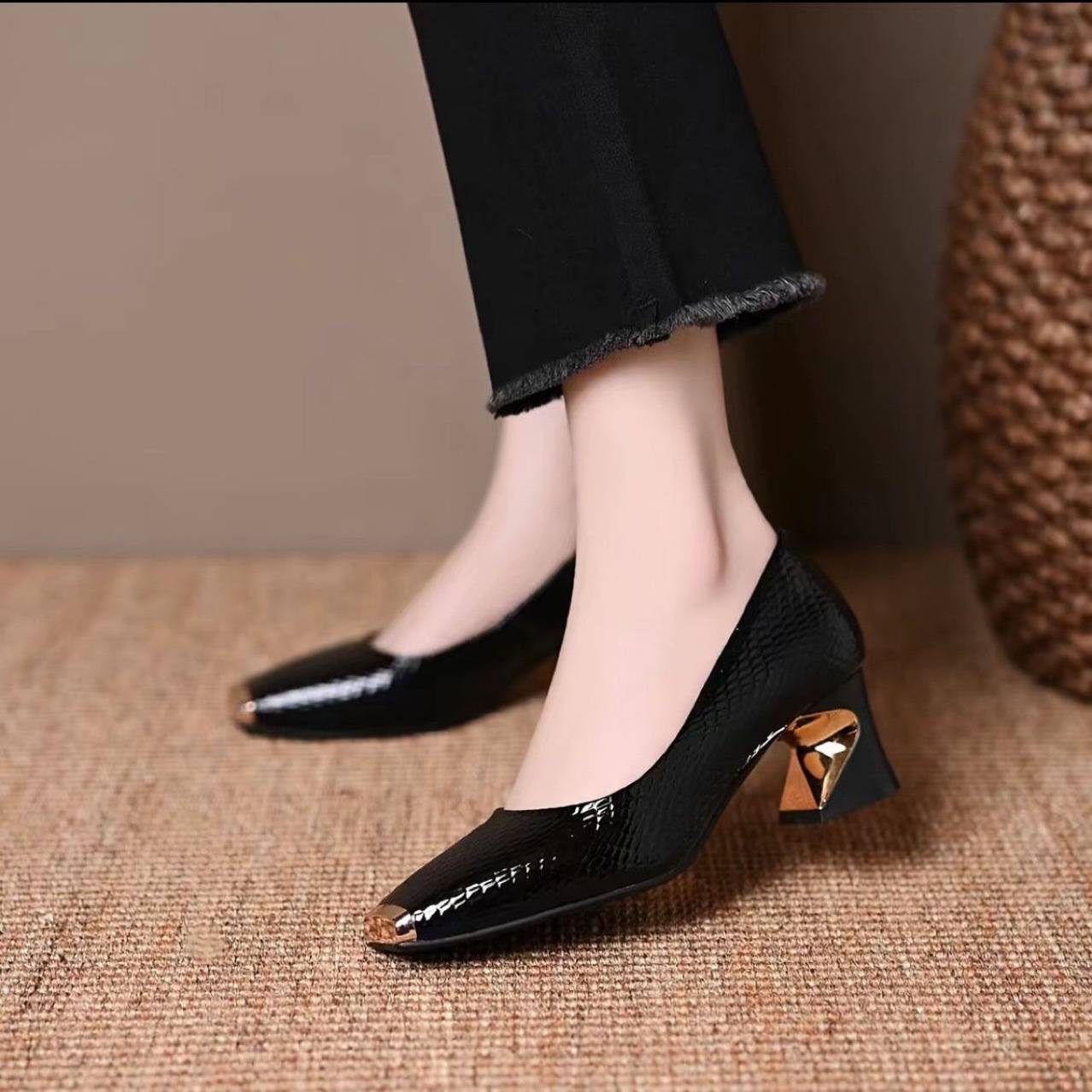 Women’s Textured Metallic Block-Heel Comfort Court Shoes