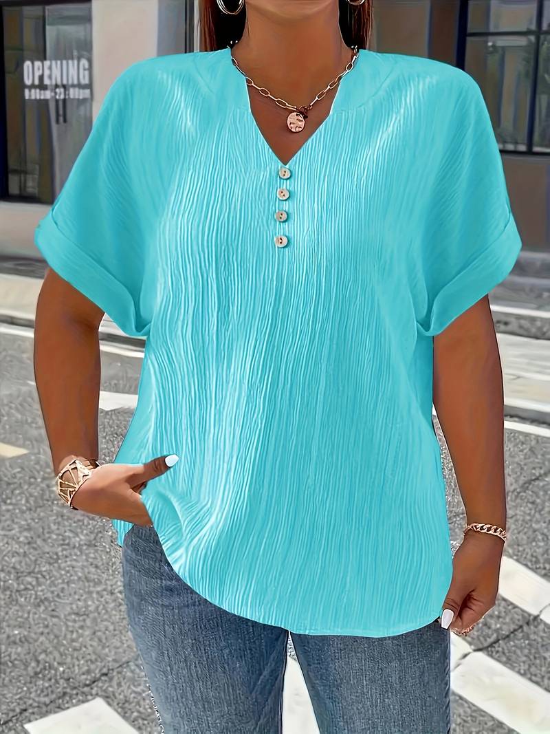 Women’s Plus Size Textured V-Neck Button Detail Short Sleeve Top