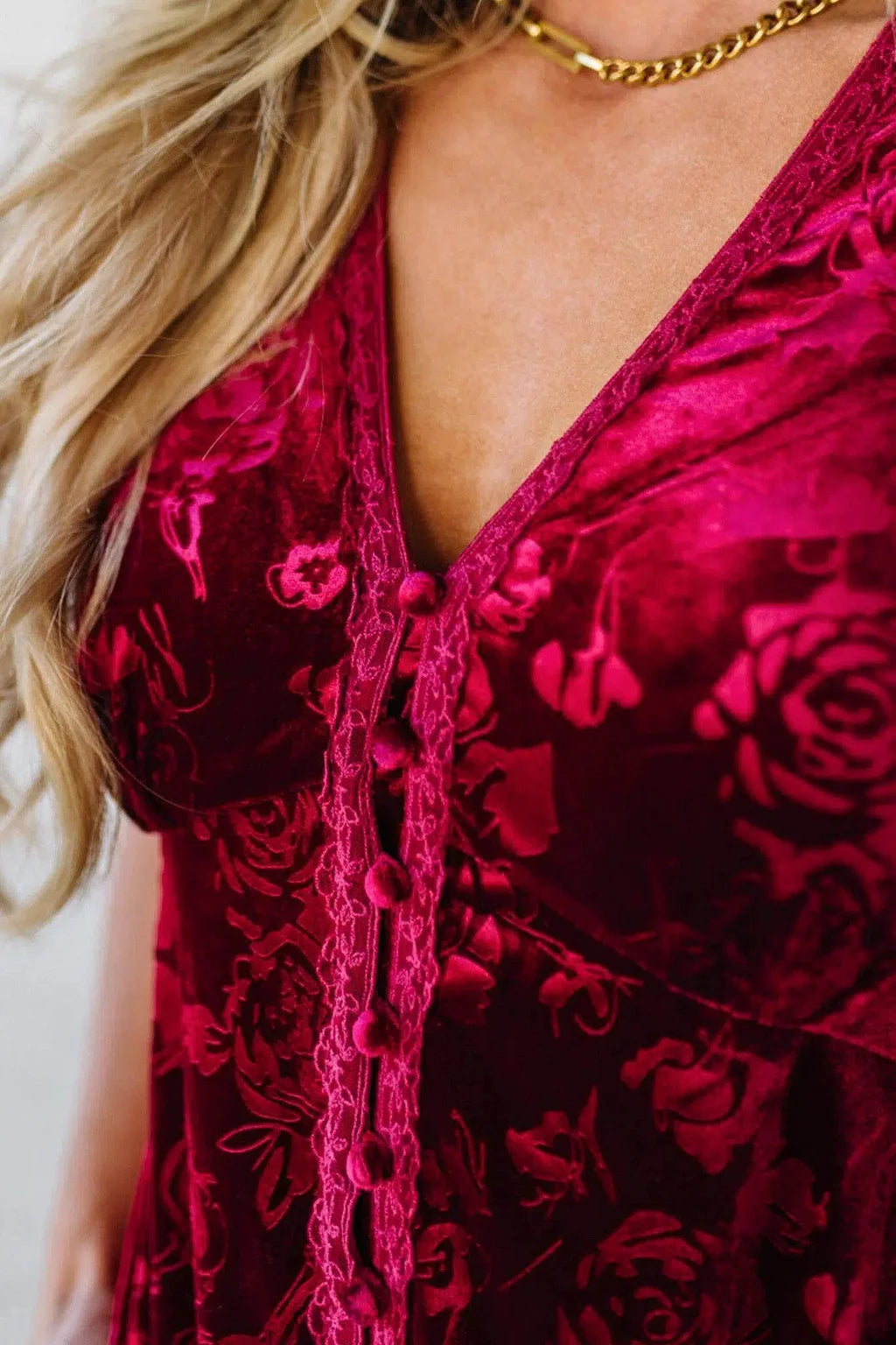 Women’s Embossed Velvet Button-Front Lace-Trim Maxi Dress