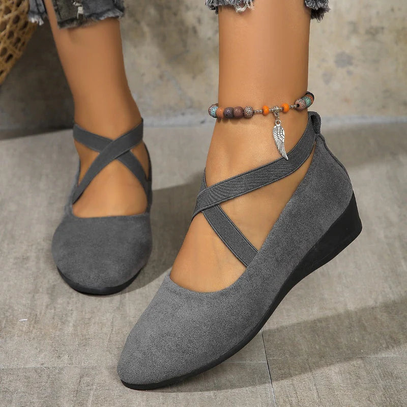 Elegant solid colour elasticated low heels