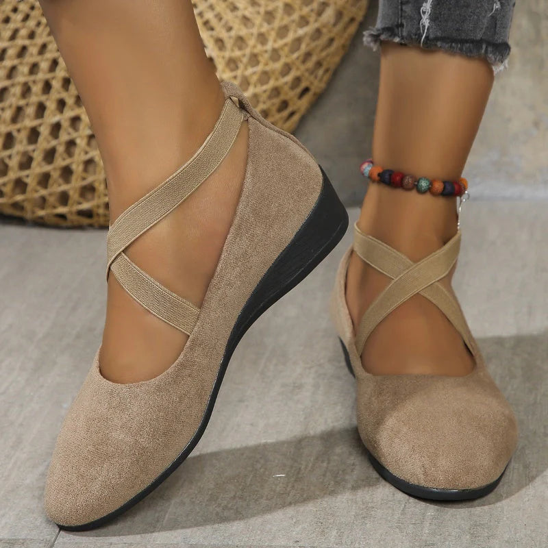 Elegant solid colour elasticated low heels
