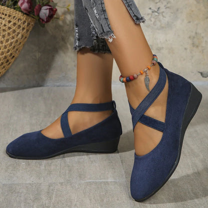 Elegant solid colour elasticated low heels