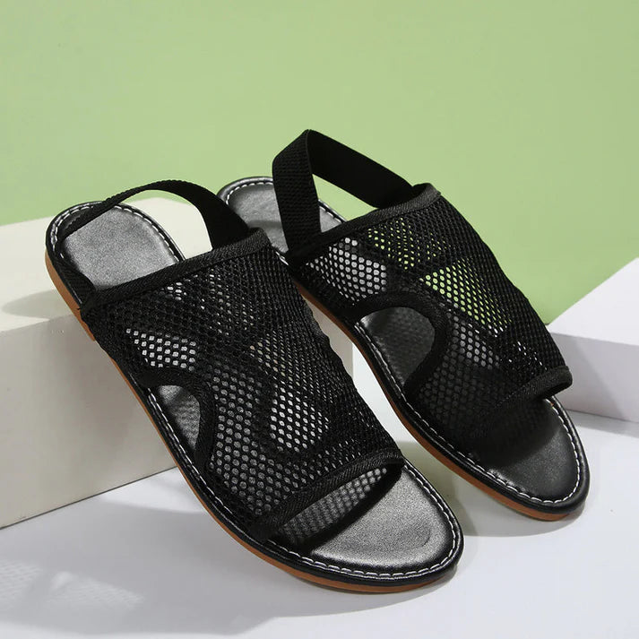 Flat, breathable mesh sandals for beach wear👡