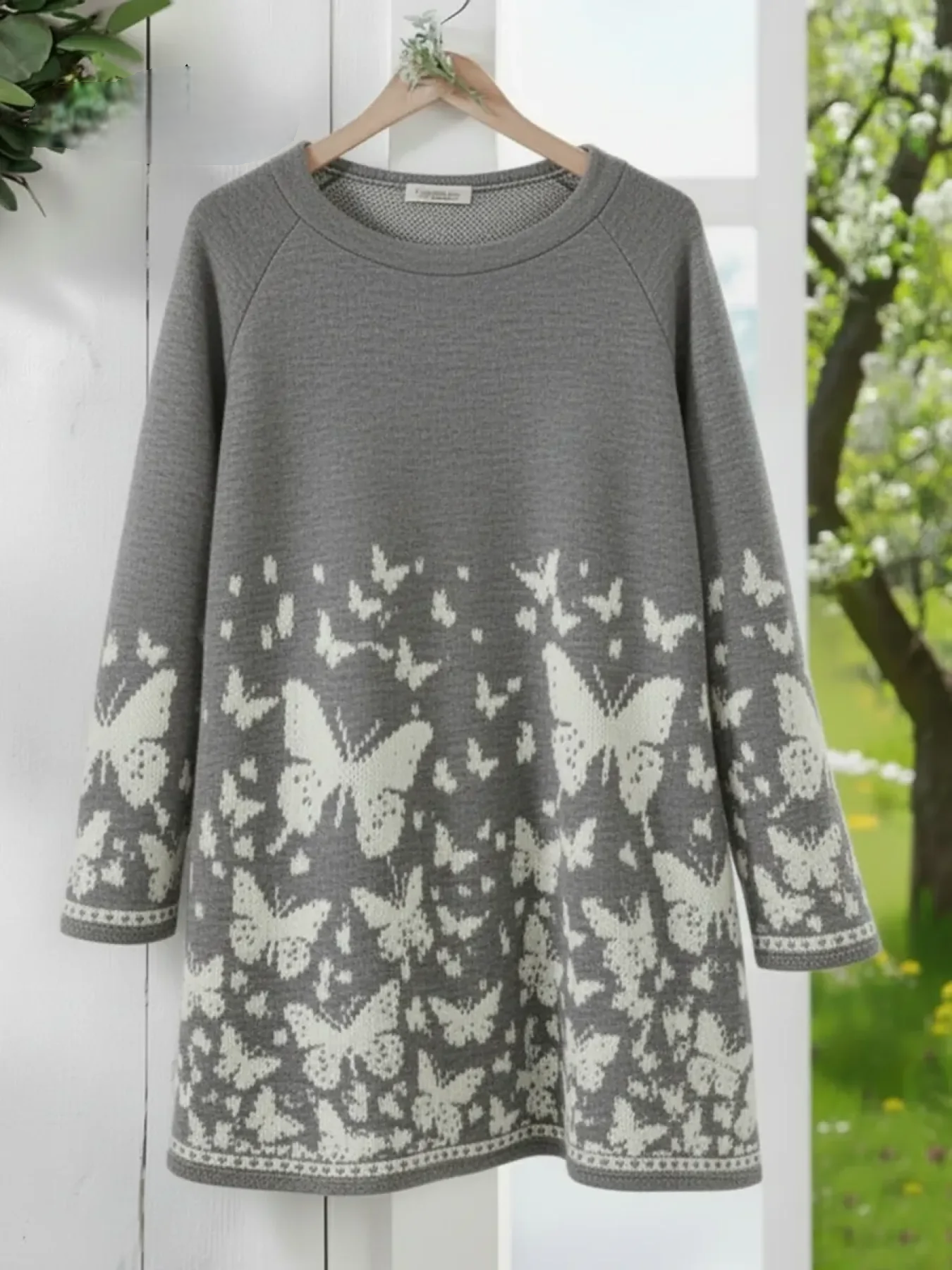 Women’s Butterfly Print Over-Hip Crew Neck Loose Sweatshirt